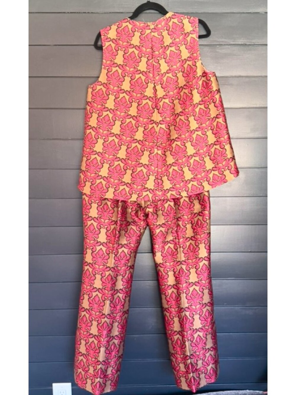 LA DoubleJ Pink and Gold Patterned Sleeveless Top and Wide-Leg Pants Set - Picture 4 of 12